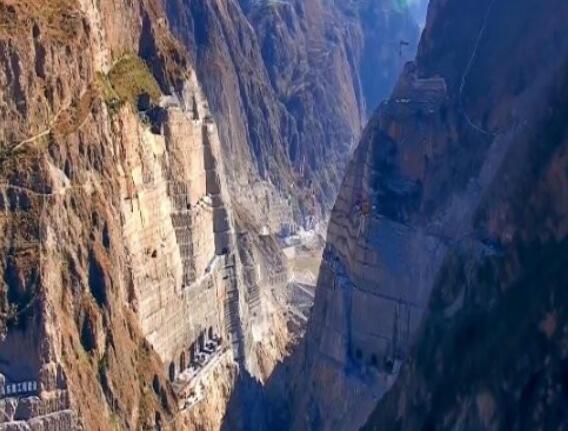 為建烏東德水電站，在峽谷底部挖90米深洞穴，用來干嘛的？