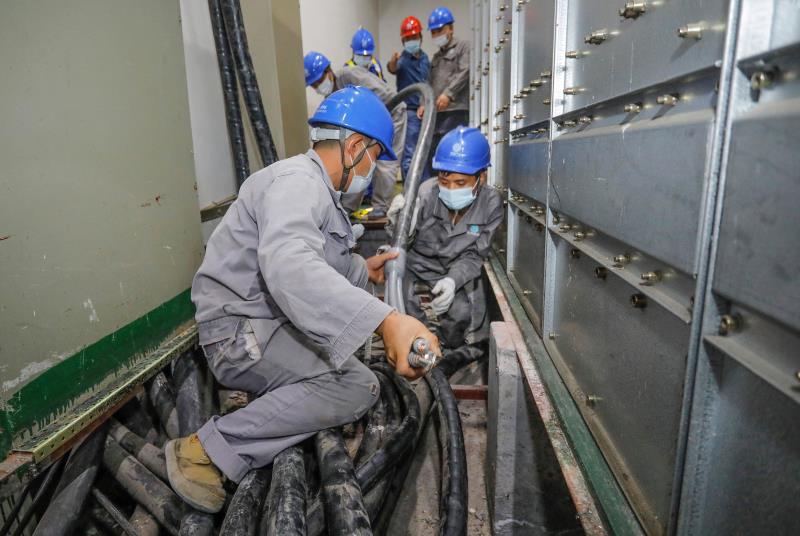 與時間賽跑，為生命加速 電力員工星夜鏖戰(zhàn)為醫(yī)院用電“增容”