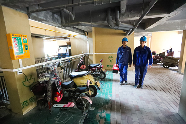 “小電驢”充電更安全了！寧?？h24393個充電接口完成升級改造