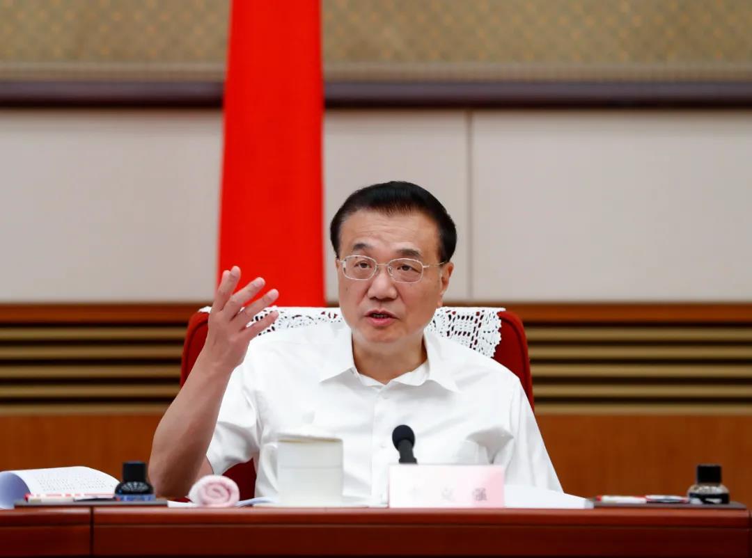 李克強(qiáng)：發(fā)揮西部風(fēng)、光、水電等優(yōu)勢(shì) 建大型清潔能源基地