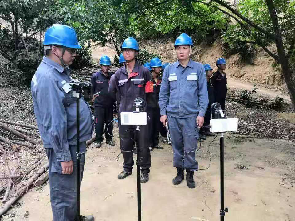 臨滄云縣供電局配電管理三所開展隱患整改，切實保障用戶用電安全
