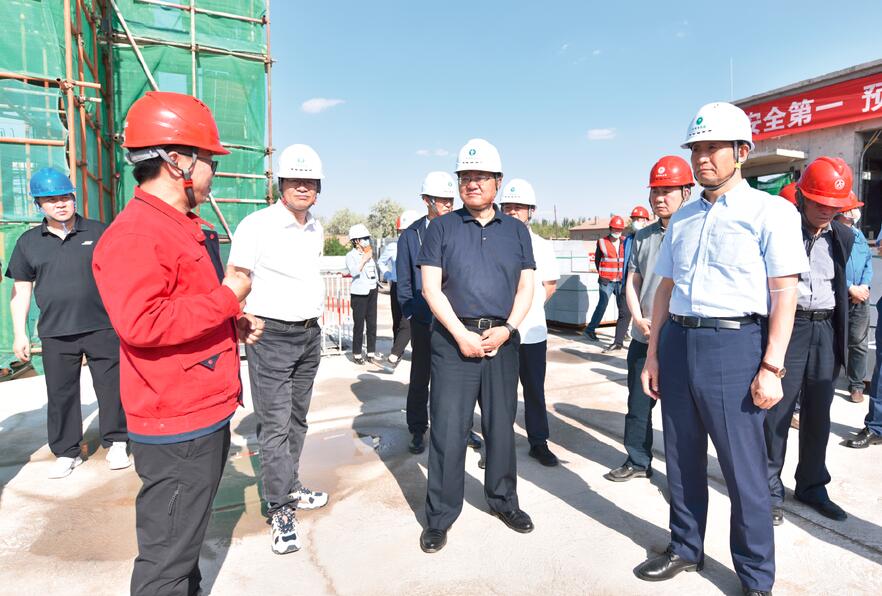 內蒙古電力集團公司總經理、黨委副書記郝智強一行到烏海地區(qū)調研