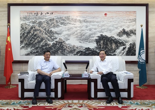 國家電網(wǎng)有限公司董事長、黨組書記辛保安與東方電氣集團(tuán)董事長俞培根會(huì)談