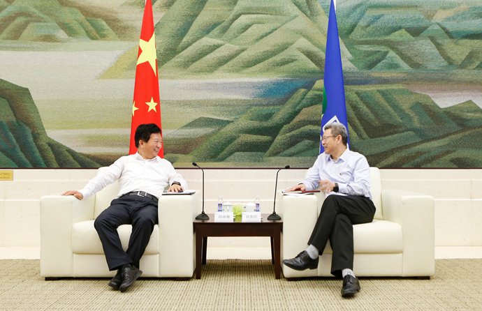 錢(qián)智民會(huì)見(jiàn)煙臺(tái)市委副書(shū)記、市長(zhǎng)鄭德雁