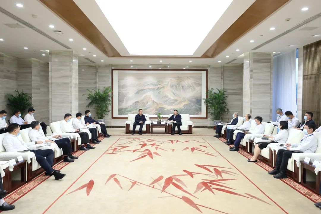 國家電網(wǎng)公司董事長、黨組書辛保安與東方電氣集團董事長俞培根、總經(jīng)理徐鵬會談