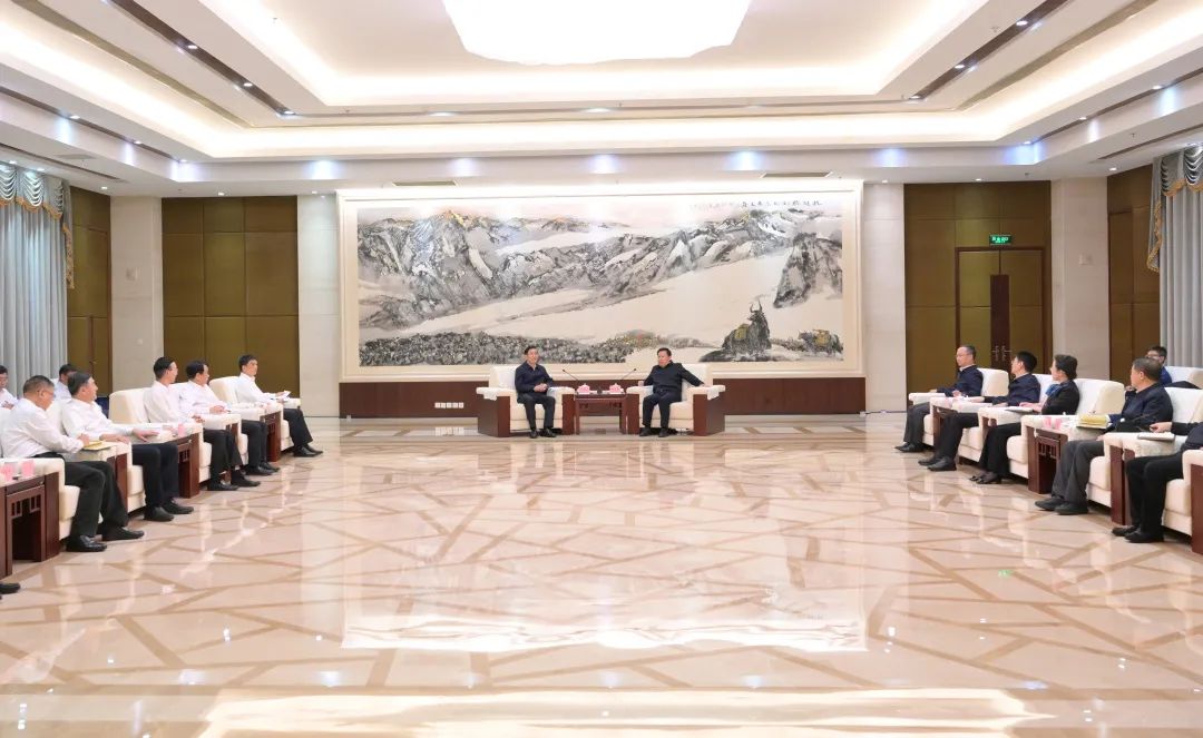 國家電網(wǎng)公司董事長、黨組書辛保安與四川省委書記王曉暉會談