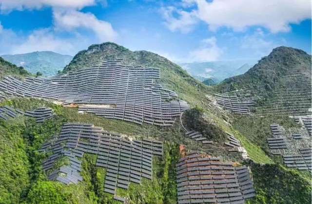 全國首例！吉電股份“大容量、高坡度”集中式山地光伏項目并網(wǎng)