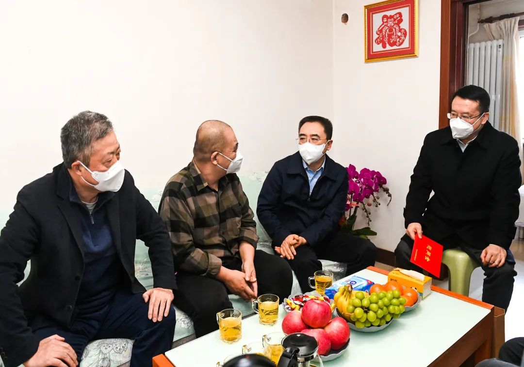 鄒磊、劉明勝走訪慰問退休老領(lǐng)導(dǎo)、勞模遺屬、困難黨員群眾
