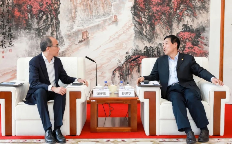 中國(guó)能建黨委副書記、總經(jīng)理孫洪水與中興通訊總裁徐子陽(yáng)會(huì)談