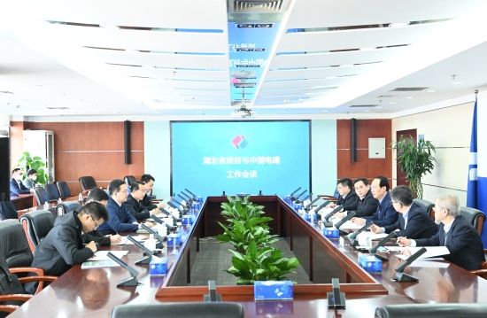 中國(guó)電建黨委書記、董事長(zhǎng)丁焰章與湖北省副省長(zhǎng)盛閱春會(huì)談