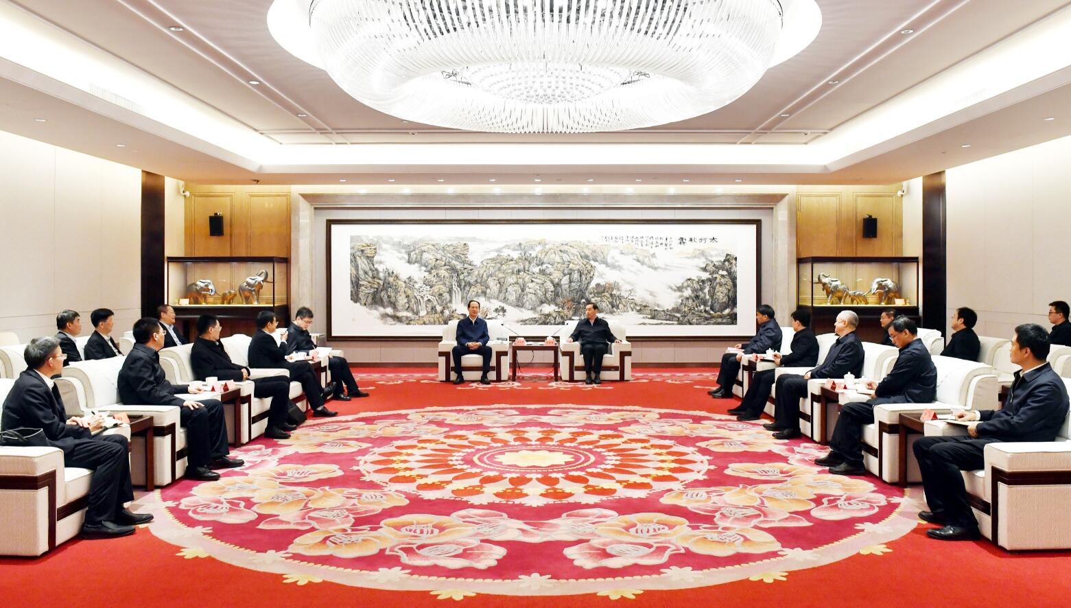 中國(guó)電建黨委書記、董事長(zhǎng)丁焰章與河北省委常委、石家莊市委書記張超超會(huì)談