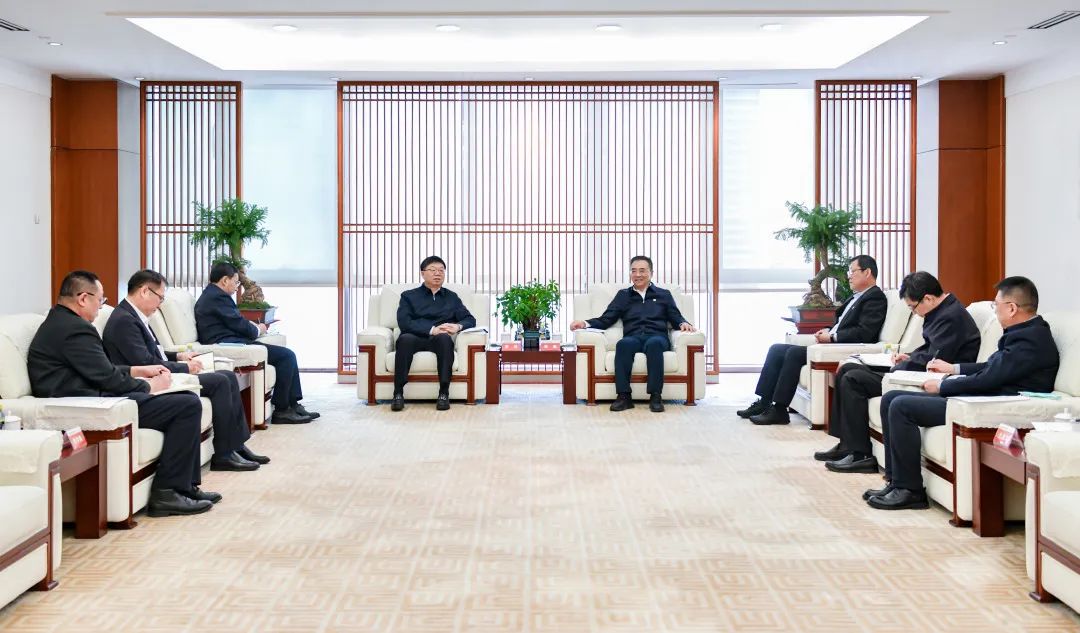 大唐集團(tuán)有限公司黨組書(shū)記、董事長(zhǎng)鄒磊會(huì)見(jiàn)吉林省委常委、省委秘書(shū)長(zhǎng)李偉