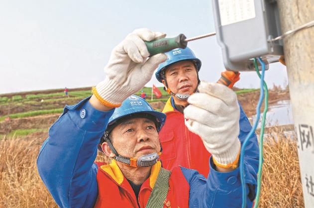 四川通江護航春灌用電，60支服務(wù)隊奔走田間