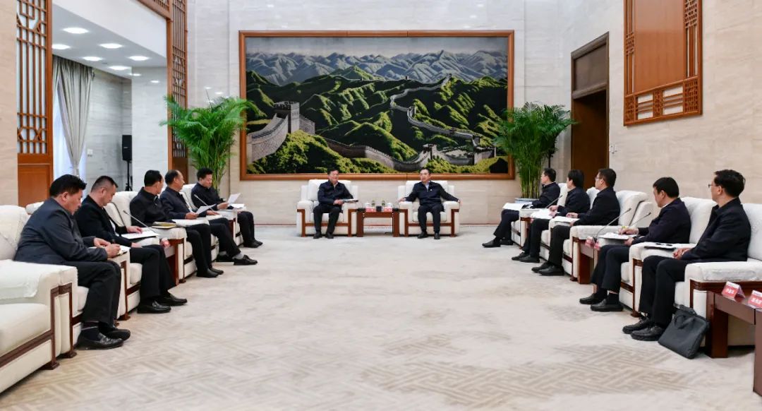 大唐集團(tuán)黨組書記、董事長鄒磊與青海省海南州委書記呂剛、州長尕瑪朋措會(huì)談