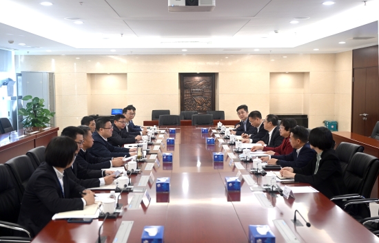 中國電建黨委常委、副總經(jīng)理王小軍與中國華電集團黨組成員、副總經(jīng)理李旭紅會談