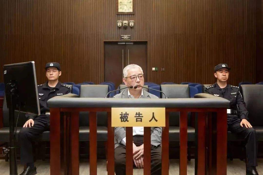 被控受賄1.56億，原上海電氣集團(tuán)股份有限公司總裁、董事長(zhǎng)鄭建華受審