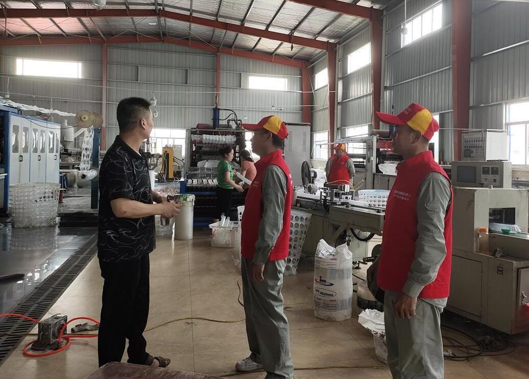 國網(wǎng)石首市供電公司“電”亮綠色經(jīng)濟(jì)，為企業(yè)降成本“支招”