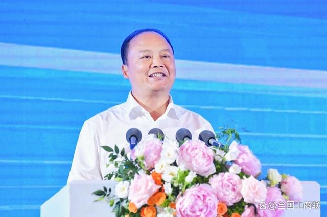 全國工商聯(lián)副主席，通威集團(tuán)董事局主席劉漢元：加快建設(shè)可再生能源 構(gòu)建川渝清潔能源一體化
