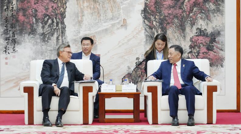 中國(guó)能建黨委書記、董事長(zhǎng)宋海良與渣打集團(tuán)主席韋浩思會(huì)談