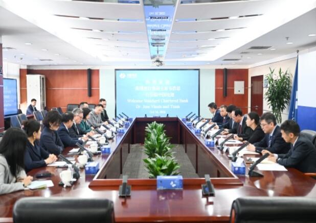 中國(guó)電建黨委書記、董事長(zhǎng)丁焰章會(huì)見渣打集團(tuán)主席韋浩思