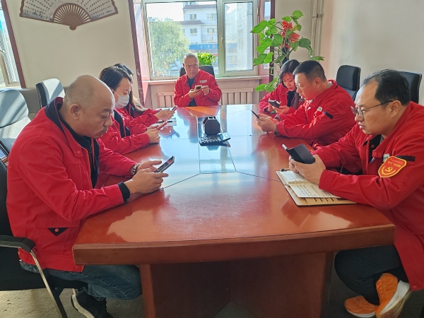 烏海市千里山供電公司：學(xué)習(xí)新細則，提升班組管理