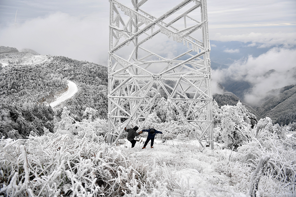 海拔1420米，電力“哨兵”風(fēng)雪中守護(hù)萬(wàn)家燈火