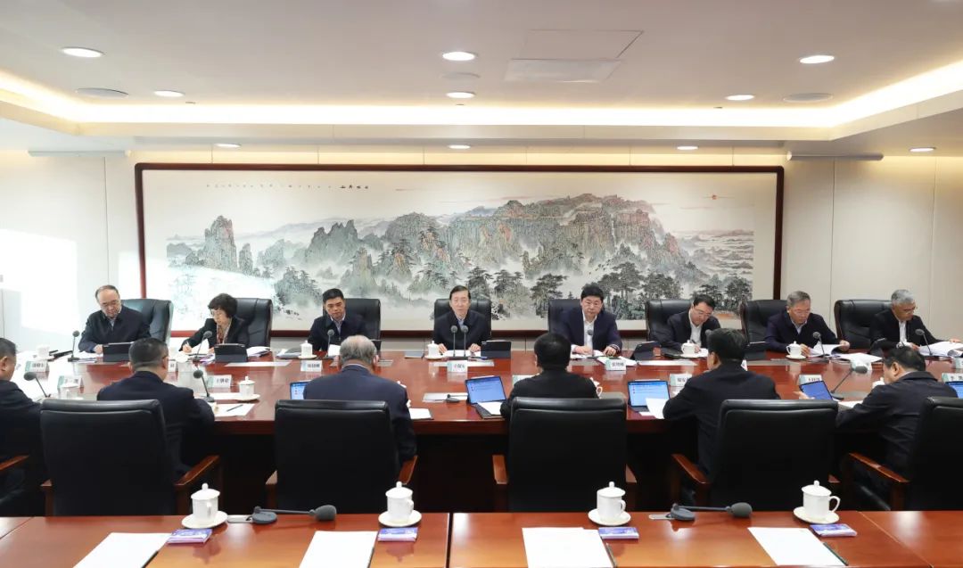 國家電網(wǎng)公司領(lǐng)導(dǎo)班子和專職助理、總師、副總師2024年調(diào)研座談會召開