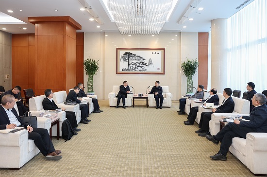 溫樞剛鄧建玲會(huì)見中廣核集團(tuán)董事長楊長利、總經(jīng)理高立剛