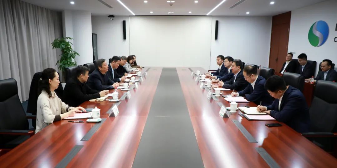中國電氣裝備黨委書記、董事長白忠泉會見上海市經(jīng)濟(jì)和信息化委員會副主任戎之勤