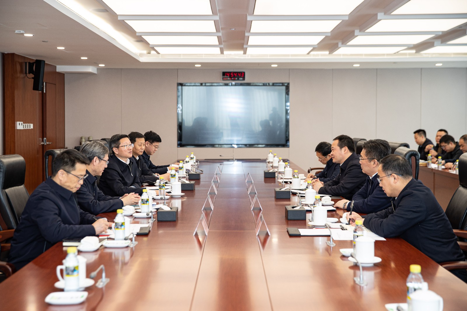 國家能源集團(tuán)公司總經(jīng)理、黨組副書記余兵會(huì)見上饒市委書記陳云