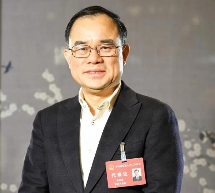 【兩會(huì)好聲音】全國(guó)人大代表、長(zhǎng)安汽車(chē)董事長(zhǎng)朱華榮：強(qiáng)化市場(chǎng)調(diào)節(jié)手段，進(jìn)一步改善汽車(chē)消費(fèi)環(huán)境