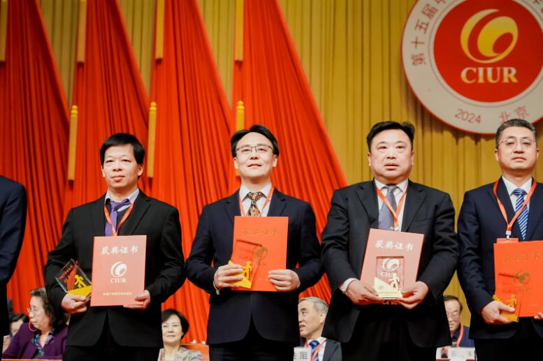 中國(guó)能建綠色建材公司黨委書記、董事長(zhǎng)，綠色先進(jìn)材料研究院院長(zhǎng)蔣洋榮獲“2023年中國(guó)產(chǎn)學(xué)研合作創(chuàng)新獎(jiǎng)”