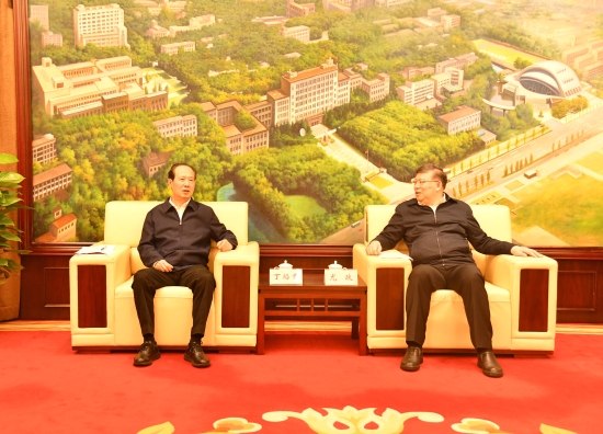 中國電建黨委書記、董事長丁焰章與華中科技大學(xué)校長尤政會談