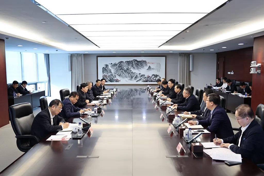 華電集團(tuán)董事長江毅、總經(jīng)理葉向東與國家電網(wǎng)董事長、黨組書記張智剛會談