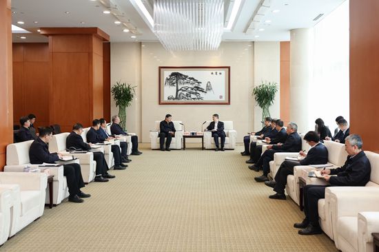 華能集團董事長溫樞剛、總經(jīng)理鄧建玲會見國家電網(wǎng)董事長張智剛