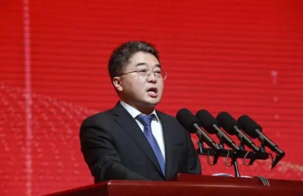 “垃圾大王”嚴(yán)圣軍，拿啥完成近千億投資?