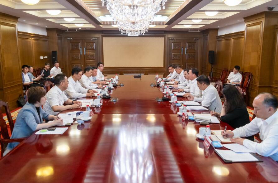 大唐集團總經(jīng)理、黨組副書記張傳江與阜新市委書記胡濤、市長周鵬舉會談