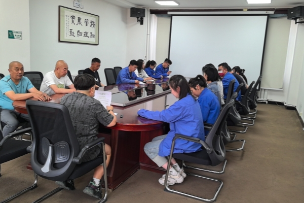 烏海千里山供電公司：加強(qiáng)理論學(xué)習(xí)，風(fēng)清氣正過節(jié)