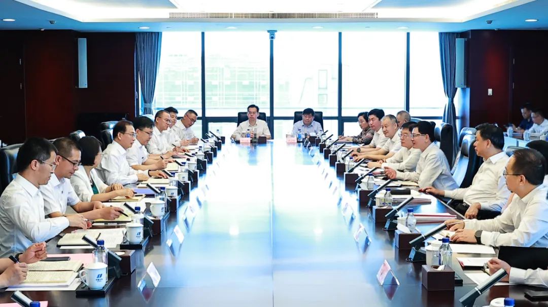 華電集團黨組書記、董事長江毅與廣西壯族自治區(qū)主席藍天立會談