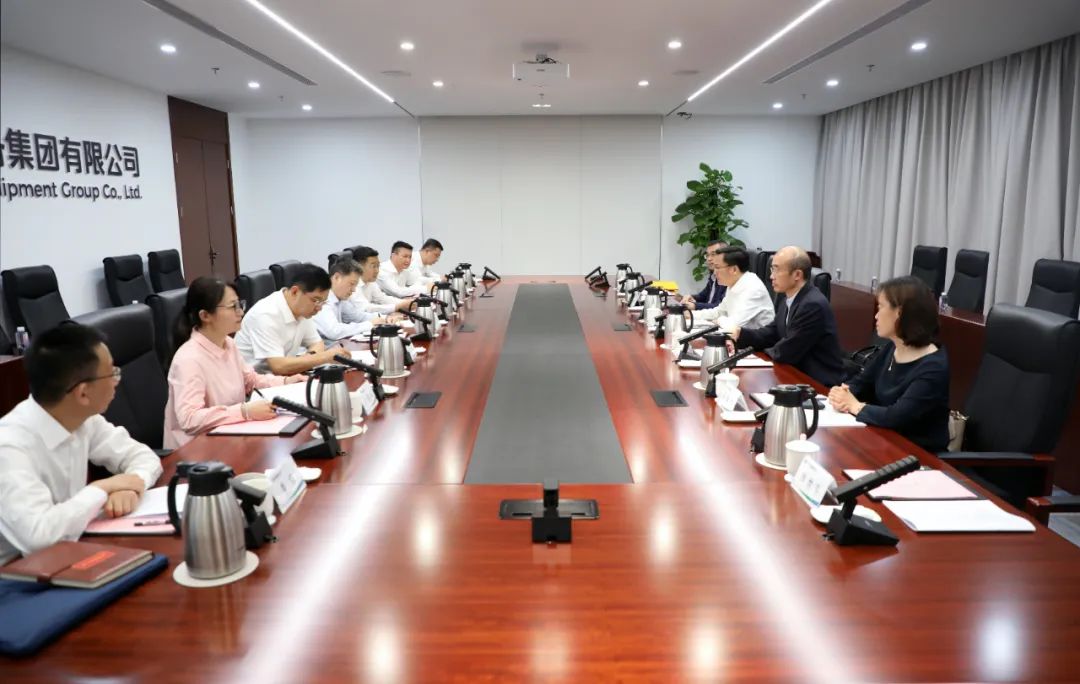 中國電氣裝備黨委副書記、總經(jīng)理周群會見上海市經(jīng)信委副主任湯文侃
