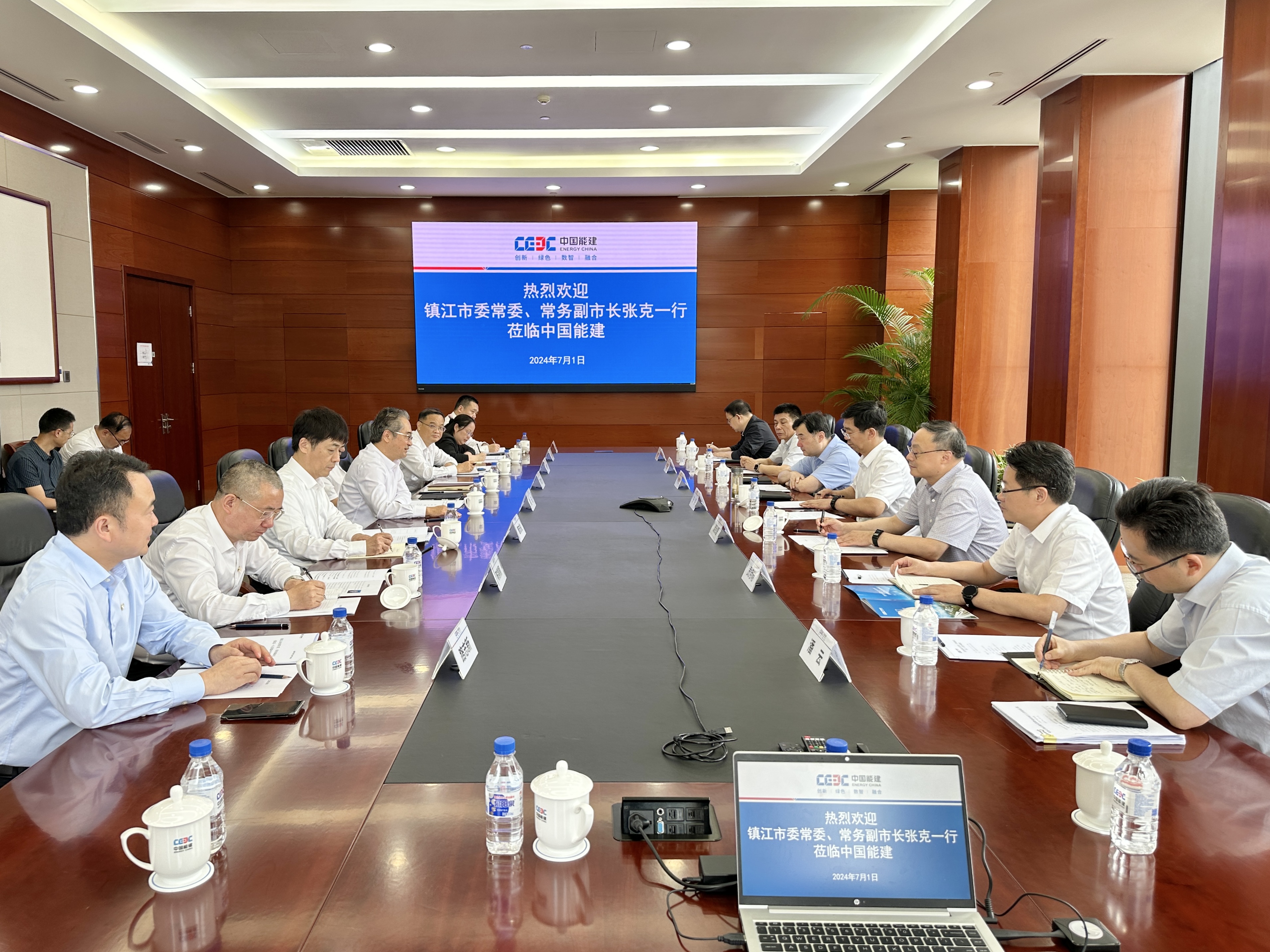 吳云與江蘇省鎮(zhèn)江市委常委、常務副市長張克會