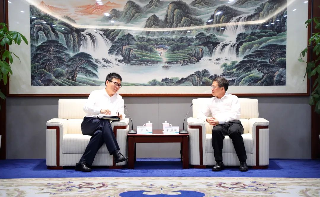 中國電氣裝備黨委書記、董事長李洪鳳會見上海電氣集團黨委書記、董事長吳磊
