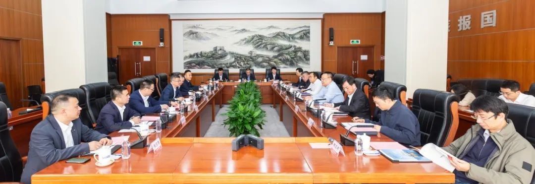 中核集團(tuán)會見特變電工黨委委員、總裁黃漢杰一行