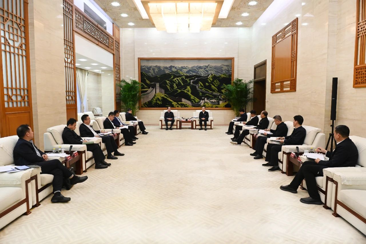 大唐集團黨組書記、董事長鄒磊與中國電建黨委書記、董事長丁焰章會談