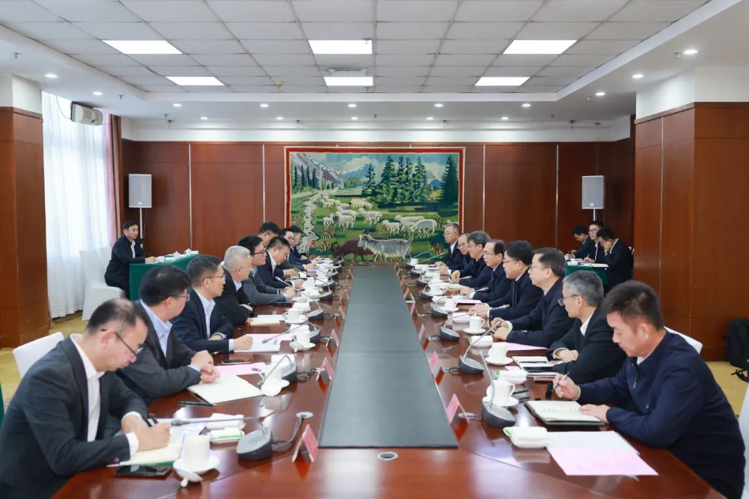 華電集團黨組書記、董事長江毅與上海電氣黨委書記、董事長吳磊舉行會談
