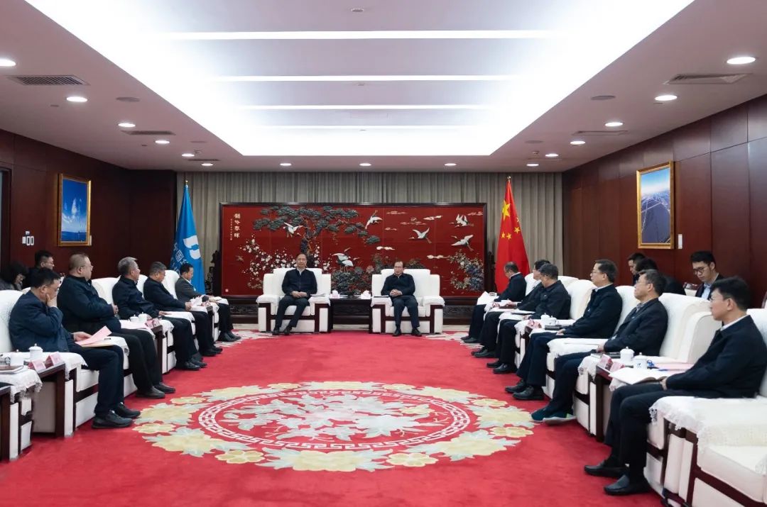 江毅與山西省委常委、常務(wù)副省長(zhǎng)盧東亮舉行會(huì)談