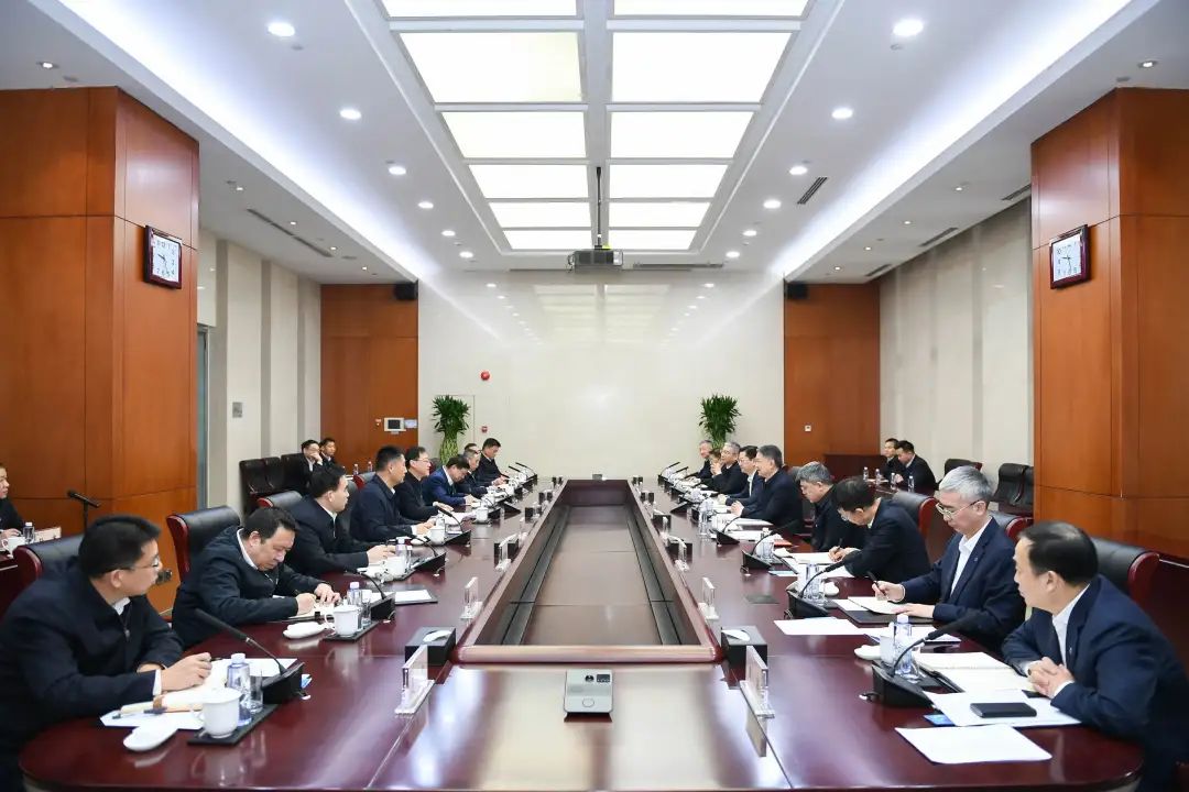 華能集團董事長、黨組書記溫樞剛會見中國安能董事長陳奕輝、總經(jīng)理周慶豐