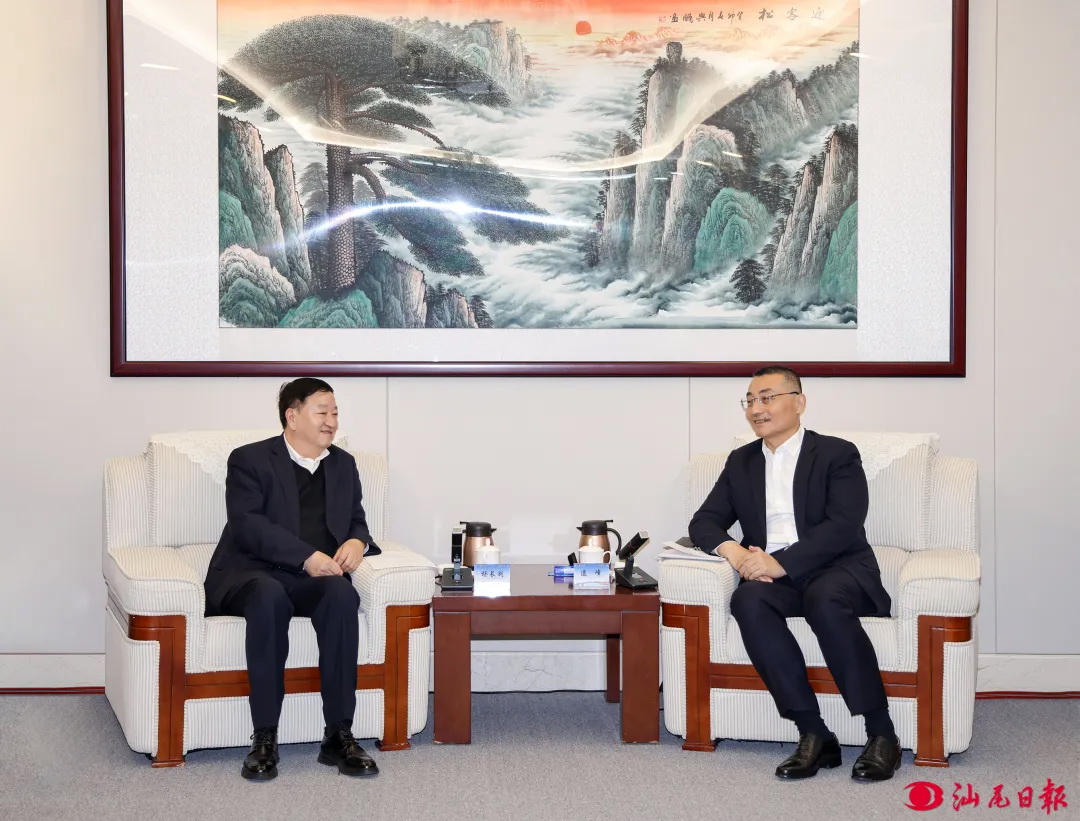 中廣核集團(tuán)黨委書記、董事長楊長利與汕尾市委書記逯峰、市長鄭海濤會談
